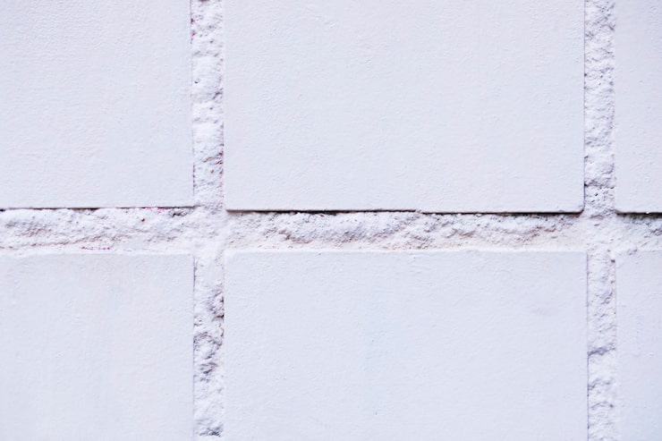 Подготовка поверхности и выбор клея для утеплителя