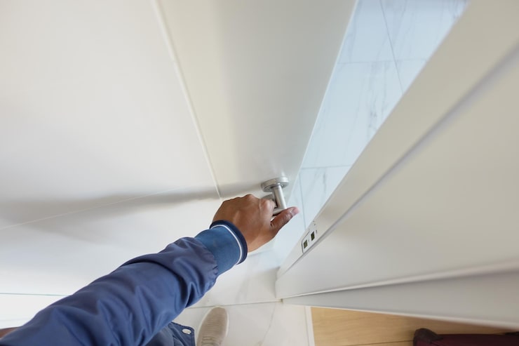 Чем заделать швы между плитами перекрытия на потолке